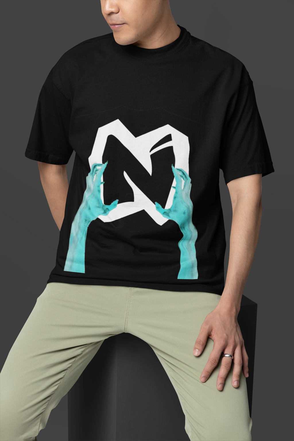 CREEPY HANDS Oversized Tee